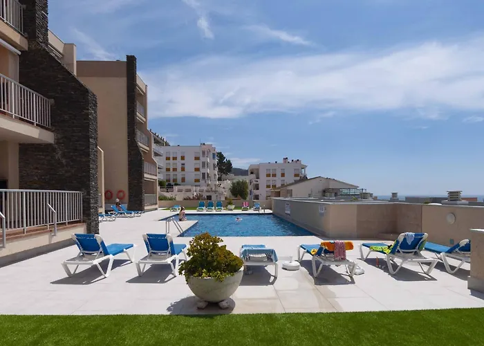 Sea-View Apartment In Roses Near Beach